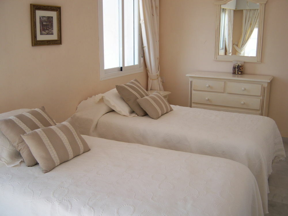 Apartamentos Y Casas Serinamar Marbella El Angel Ngoại thất bức ảnh